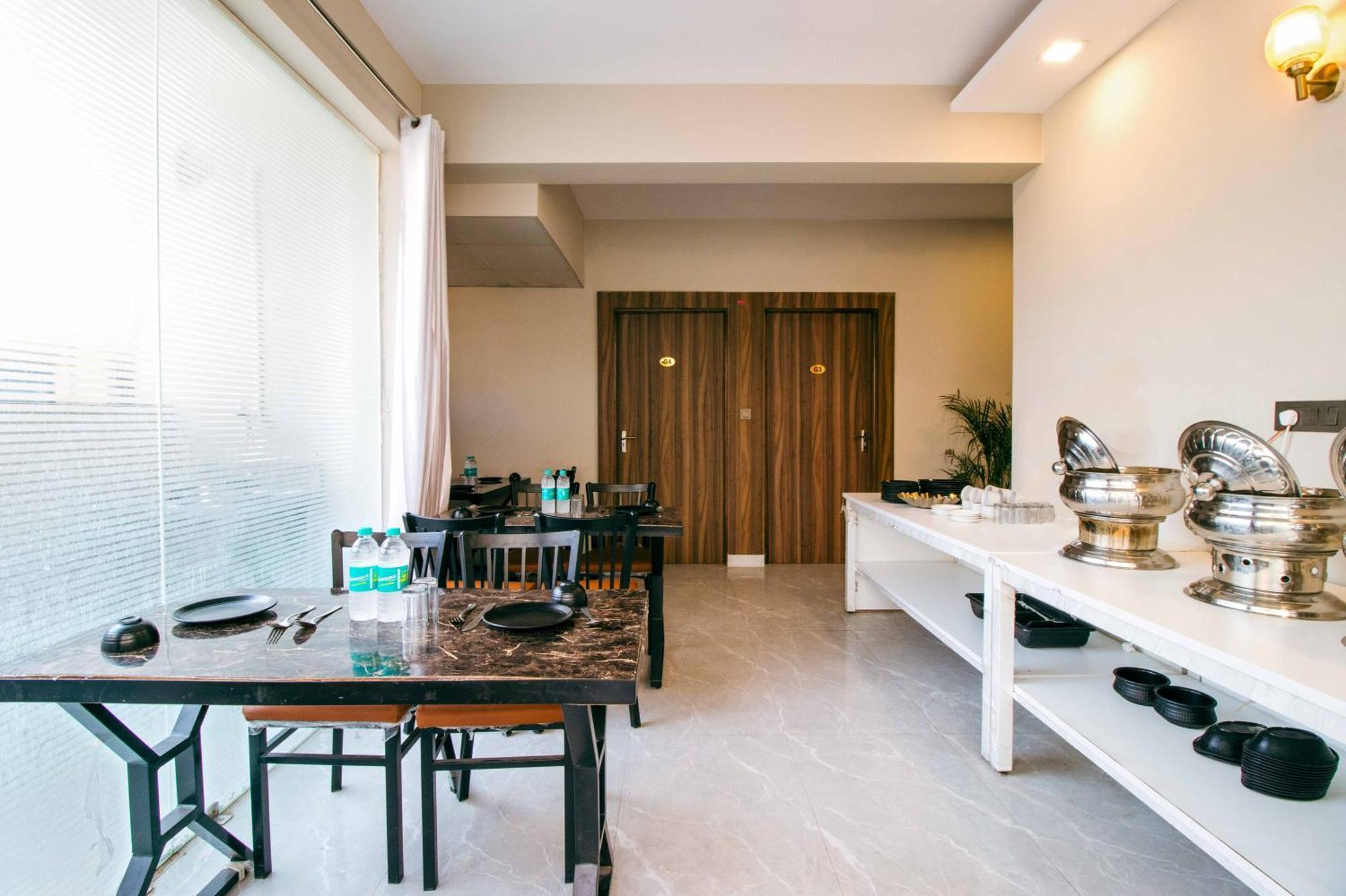 Treebo Elite Corporate, Sector 62 Hotell Noida Eksteriør bilde
